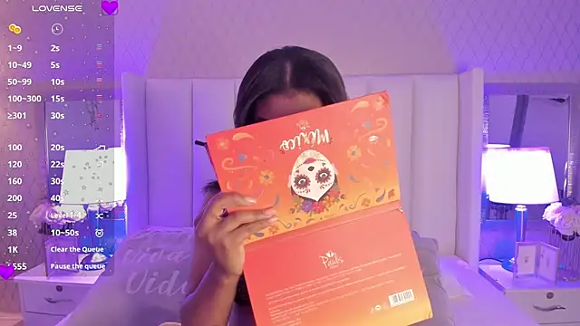 Snapshot of SophiaSmiiths_ chatting on February 24, 8:14 pm SophiaSmiiths online show from February 24, 8:14 pm