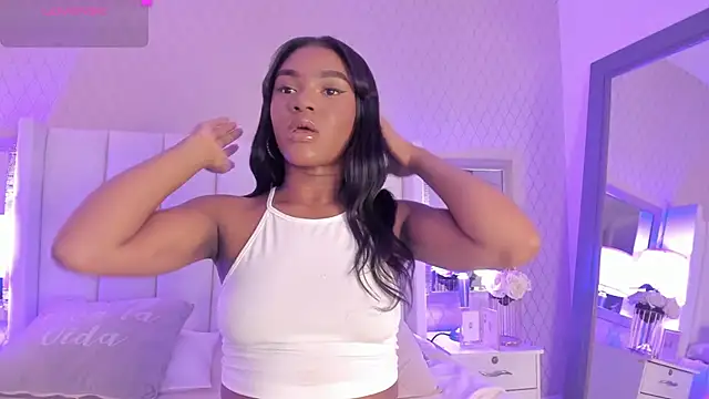 Snapshot of SophiaSmiiths_ chatting on February 26, 2:48 am SophiaSmiiths online show from February 26, 2:48 am