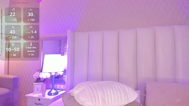 Snapshot of SophiaSmiiths_ chatting on March 10, 11:38 pm SophiaSmiiths online show from March 10, 11:38 pm