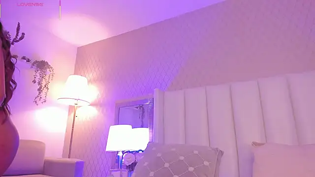 Snapshot of SophiaSmiiths_ chatting on September 18, 8:55 pm SophiaSmiiths online show from September 18, 8:55 pm