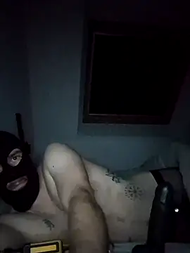 Snapshot of Pimsou chatting on December 20, 8:27 pm Pimsou online show from December 20, 8:27 pm