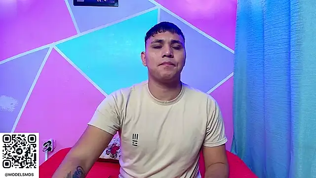 couple lovelyds online show from January 8, 8:33 pm