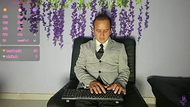 yazforeSolo online show from February 10, 2:15 am