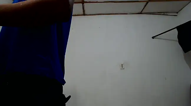 Snapshot of fernandez_latinblackk chatting on December 23, 2:35 am fernandez latinblackk online show from December 23, 2:35 am