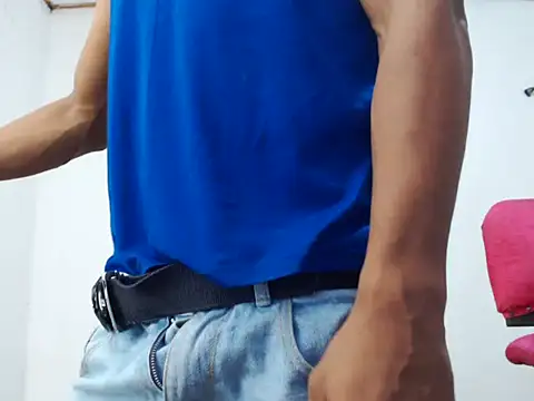 Snapshot of fernandez_latinblackk chatting on January 21, 5:05 am fernandez latinblackk online show from January 21, 5:05 am