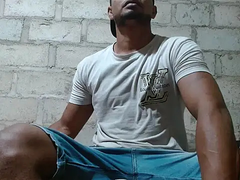 Snapshot of fernandez_latinblackk chatting on October 31, 5:30 am fernandez latinblackk online show from October 31, 5:30 am