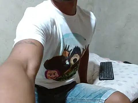 Snapshot of fernandez_latinblackk chatting on November 28, 2:03 am fernandez latinblackk online show from November 28, 2:03 am