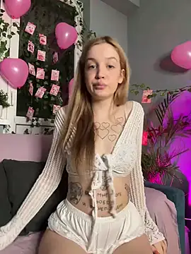 Sweet Evva online show from February 3, 4:10 pm