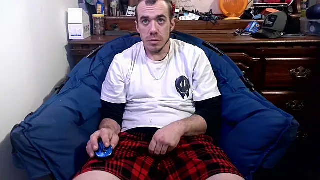 Snapshot of ScubaStevex chatting on February 9, 9:28 pm ScubaStevex online show from February 9, 9:28 pm