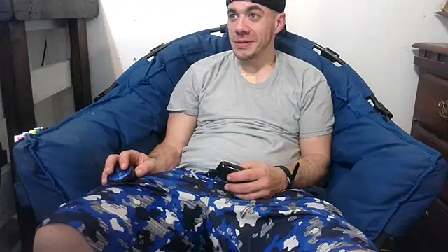 Snapshot of ScubaStevex chatting on February 20, 4:03 pm ScubaStevex online show from February 20, 4:03 pm