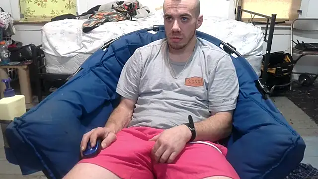 Snapshot of ScubaStevex chatting on February 24, 9:52 pm ScubaStevex online show from February 24, 9:52 pm