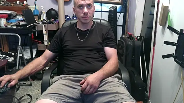 Snapshot of ScubaStevex chatting on November 6, 1:12 pm ScubaStevex online show from November 6, 1:12 pm