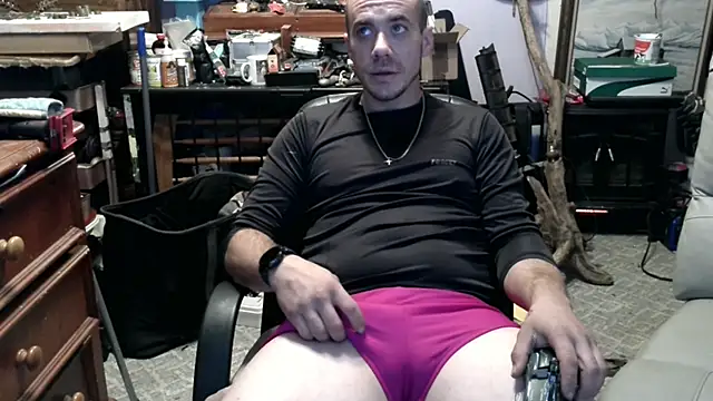 Snapshot of ScubaStevex chatting on November 17, 1:00 am ScubaStevex online show from November 17, 1:00 am