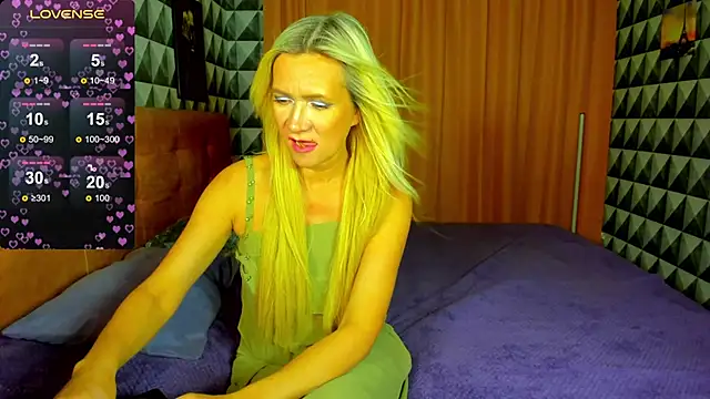 Luna  Lewis online show from January 25, 2:03 pm