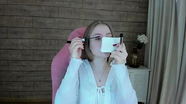 SelinSwarovski online show from October 6, 4:15 pm