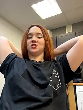 Snapshot of BritneyBurns chatting on December 4, 1:14 am BritneyBurns online show from December 4, 1:14 am