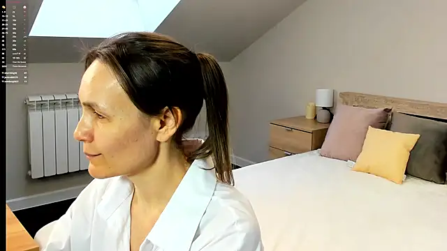 Snapshot of Lillian_White chatting on February 22, 7:34 am Lillian White online show from February 22, 7:34 am