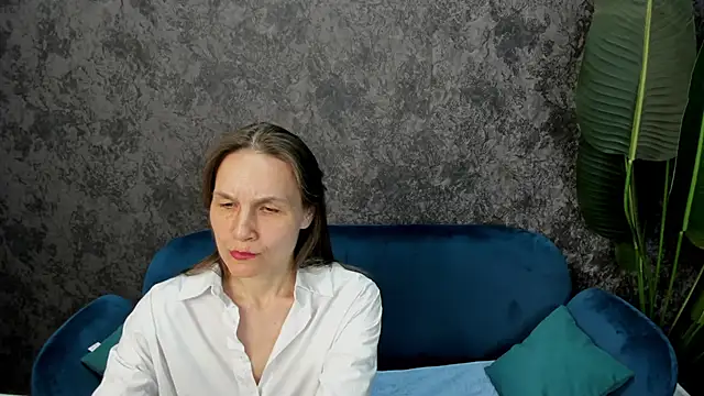 Snapshot of Lillian_White chatting on March 4, 5:03 pm Lillian White online show from March 4, 5:03 pm