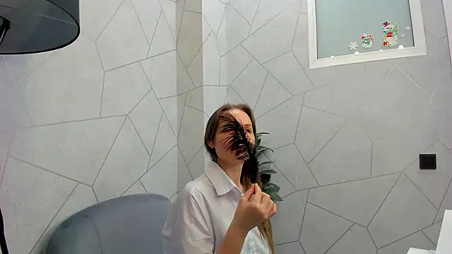 Snapshot of Lillian_White chatting on March 11, 10:29 am Lillian White online show from March 11, 10:29 am