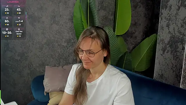 Snapshot of Lillian_White chatting on September 13, 12:43 am Lillian White online show from September 13, 12:43 am