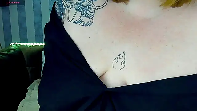 ZaraReignn online show from December 27, 12:39 am