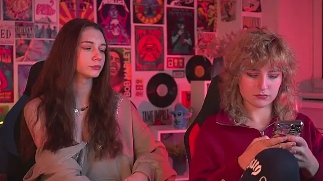 Snapshot of LuxRayi chatting on January 2, 3:08 pm LuxRayi online show from January 2, 3:08 pm