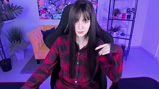 Snapshot of LuxRayi chatting on March 13, 5:50 pm LuxRayi online show from March 13, 5:50 pm