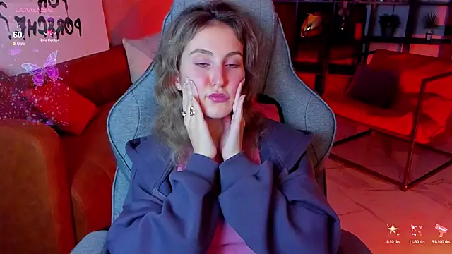 Snapshot of LuxRayi chatting on October 20, 8:53 pm LuxRayi online show from October 20, 8:53 pm