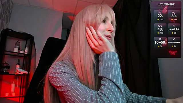 Snapshot of LuxRayi chatting on October 21, 9:15 pm LuxRayi online show from October 21, 9:15 pm