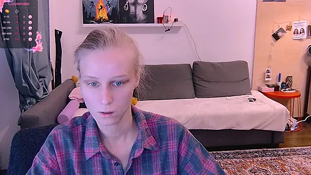 Snapshot of KatiKate chatting on October 5, 6:06 pm KatiKate online show from October 5, 6:06 pm