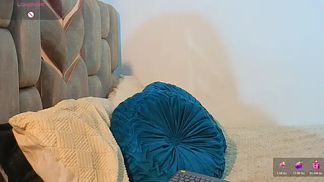 KloheCurvy online show from November 24, 2:50 pm