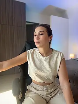 SophieRaily  online show from November 5, 4:40 pm