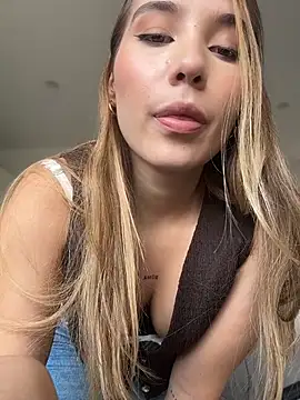 SophieRaily  online show from January 15, 8:34 pm