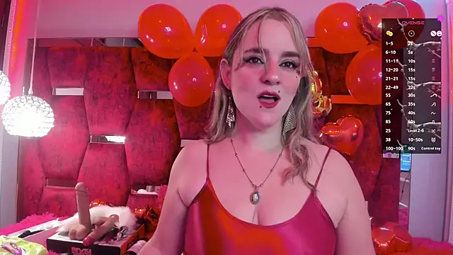 Snapshot of GinnaGrace chatting on February 4, 1:38 pm GinnaGrace online show from February 4, 1:38 pm