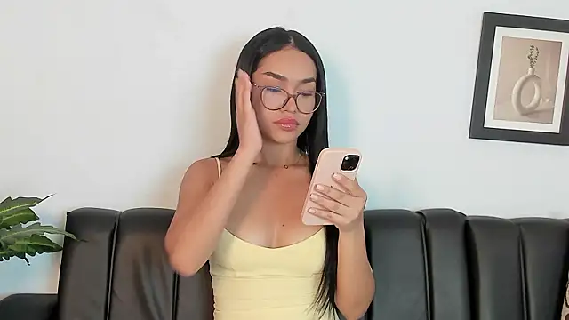 Mia petite01 online show from September 17, 9:49 pm