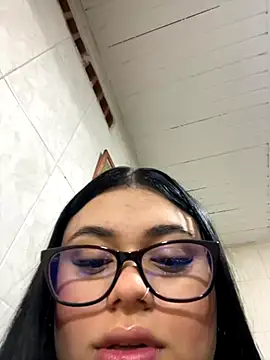 alissonfernandez  online show from September 11, 10:48 am