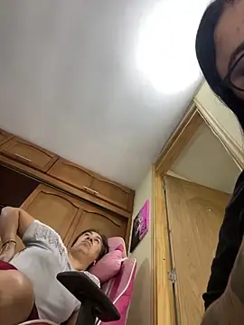 alissonfernandez  online show from October 31, 12:44 am