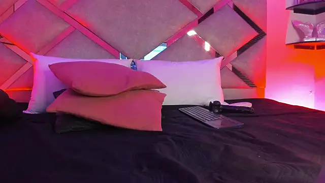 Snapshot of marian_pinzon chatting on March 11, 9:02 am marian pinzon online show from March 11, 9:02 am