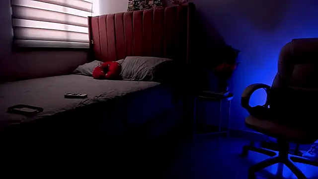 Snapshot of Ninamirley chatting on December 16, 8:05 pm Ninamirley online show from December 16, 8:05 pm