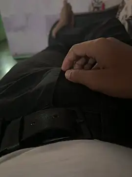 Snapshot of Desiboy___21 chatting on February 12, 10:35 am Desiboy 21 online show from February 12, 10:35 am