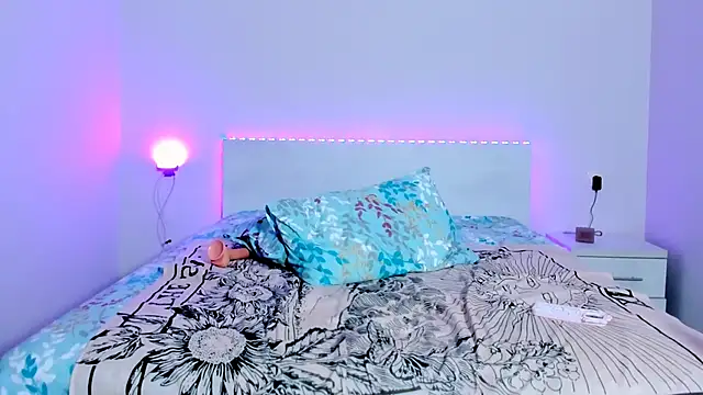 Snapshot of Shadow_Strik chatting on January 6, 4:13 pm Shadow Strik online show from January 6, 4:13 pm