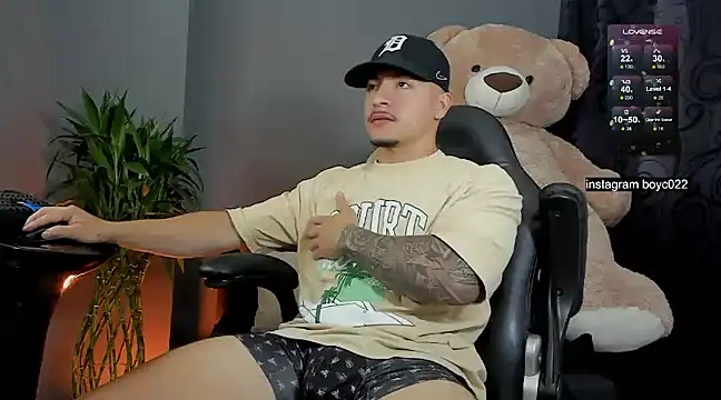 boyc022  online show from February 21, 1:22 am