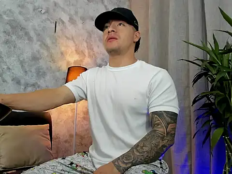 boyc022  online show from September 18, 3:52 am