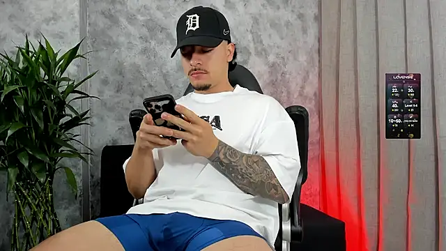 boyc022  online show from December 21, 11:39 am