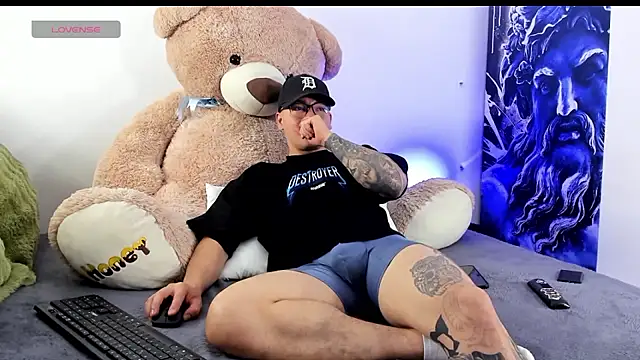 boyc022  online show from January 17, 2:27 am