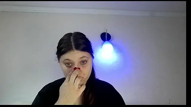 kila lo online show from February 17, 1:21 pm