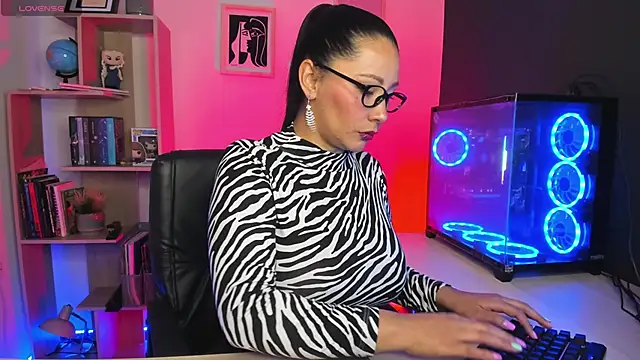 Snapshot of Sue_Wolls chatting on January 6, 5:59 pm Sue Wolls online show from January 6, 5:59 pm