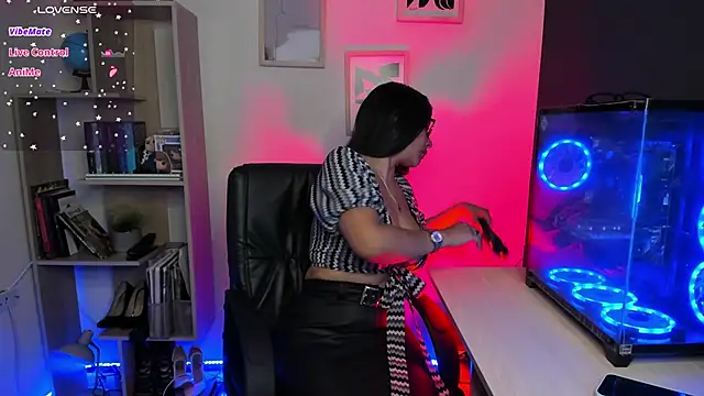 Snapshot of Sue_Wolls chatting on February 13, 2:09 pm Sue Wolls online show from February 13, 2:09 pm