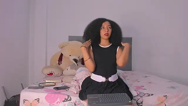 NAHOMI MILLER online show from January 17, 5:11 am