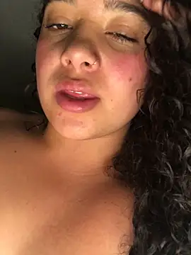 Snapshot of Julieta_333 chatting on March 17, 6:40 am Julieta 333 online show from March 17, 6:40 am